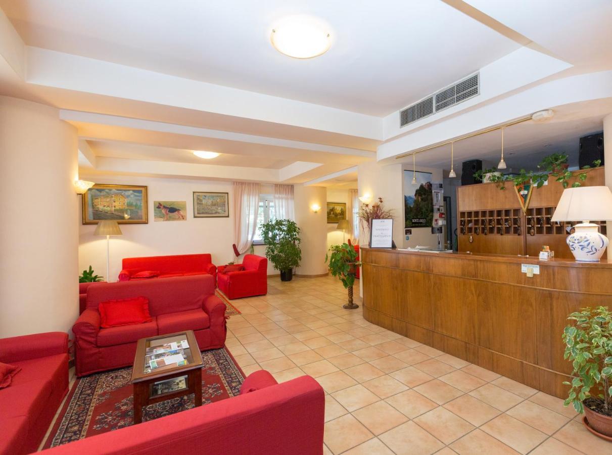 Hotel Gambrinus Abbadia San Salvator Dış mekan fotoğraf