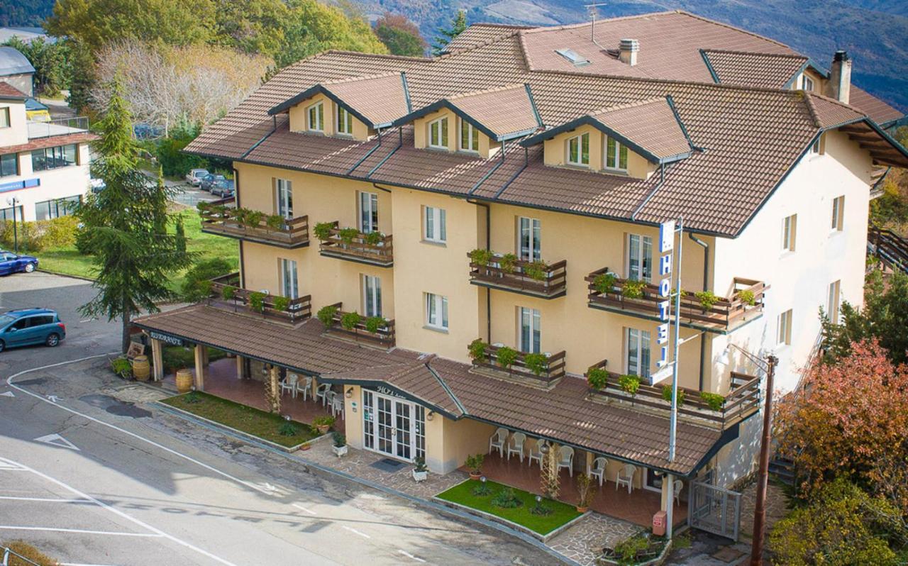 Hotel Gambrinus Abbadia San Salvator Dış mekan fotoğraf